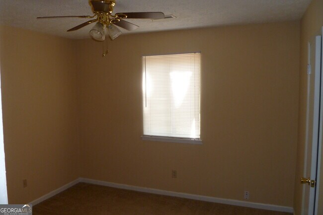 Building Photo - 6627 Bent Creek Dr