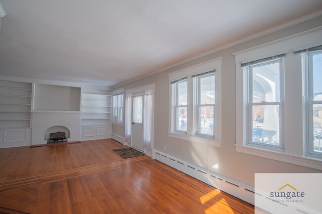 Building Photo - 3043 Pinewood Ave