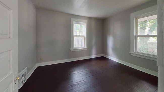 Building Photo - 4 Bedroom Single Family Home