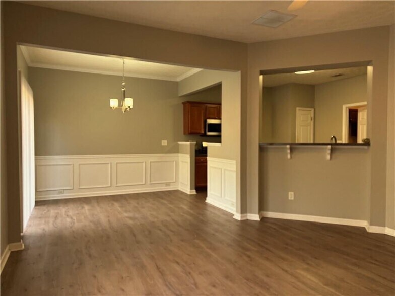 Building Photo - 303 Barberry Pl