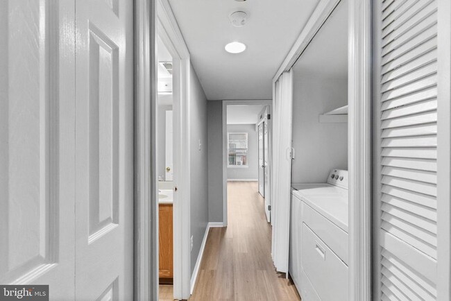 Building Photo - 387 Independence Dr