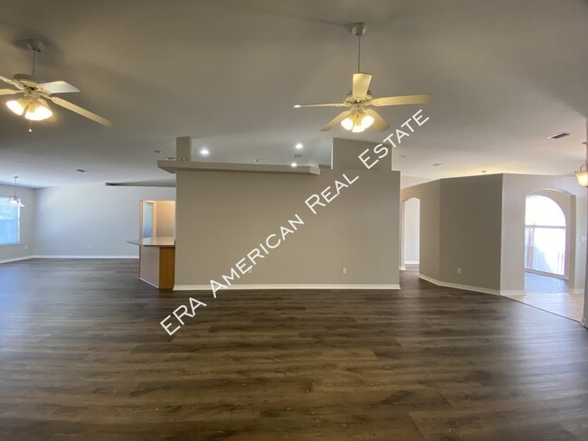 Building Photo - 2110 Bahama Dr