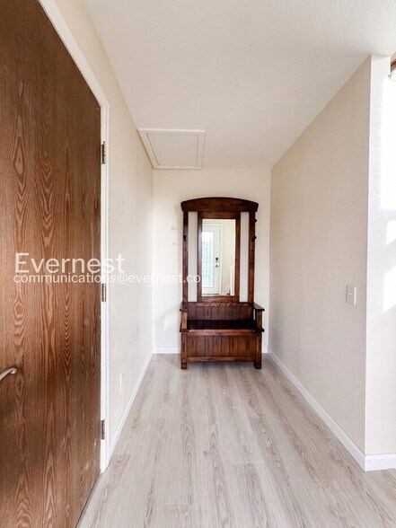 Building Photo - 9225 Clermont Dr