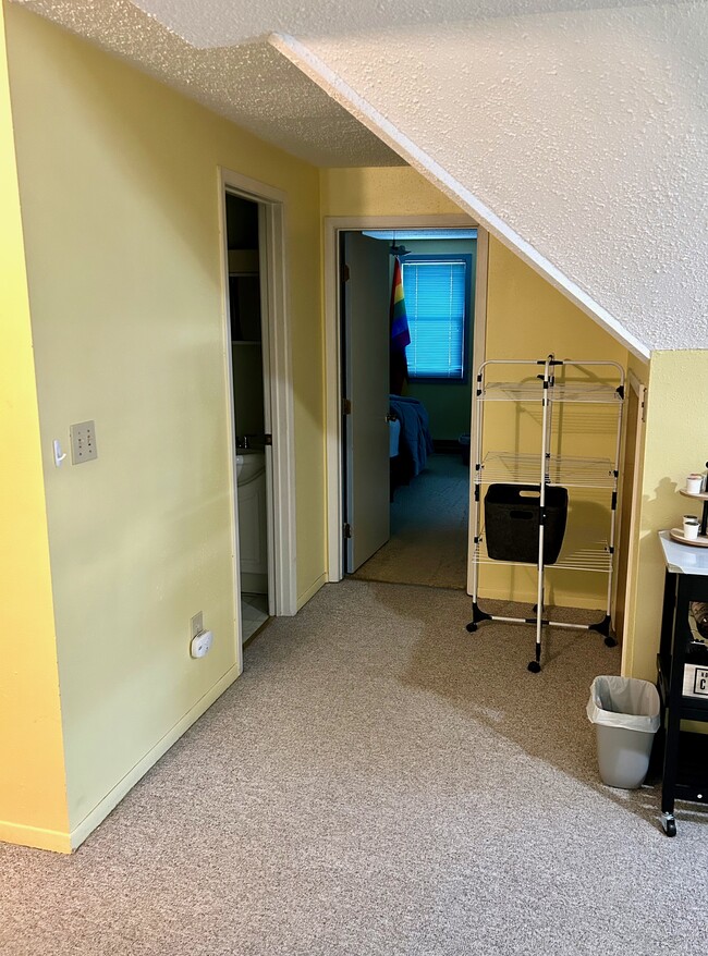 Hall to Bedroom/Bathroom - 1902 Kent W Rd