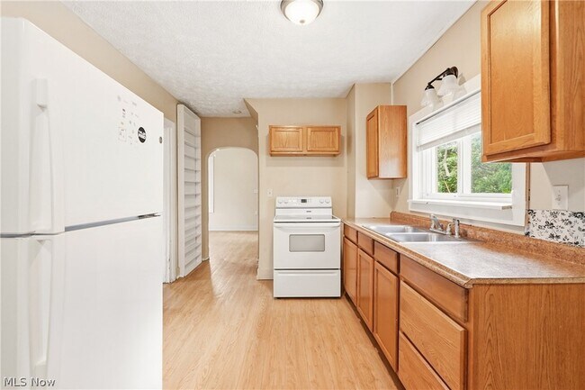 Building Photo - 285 Sumner Ct