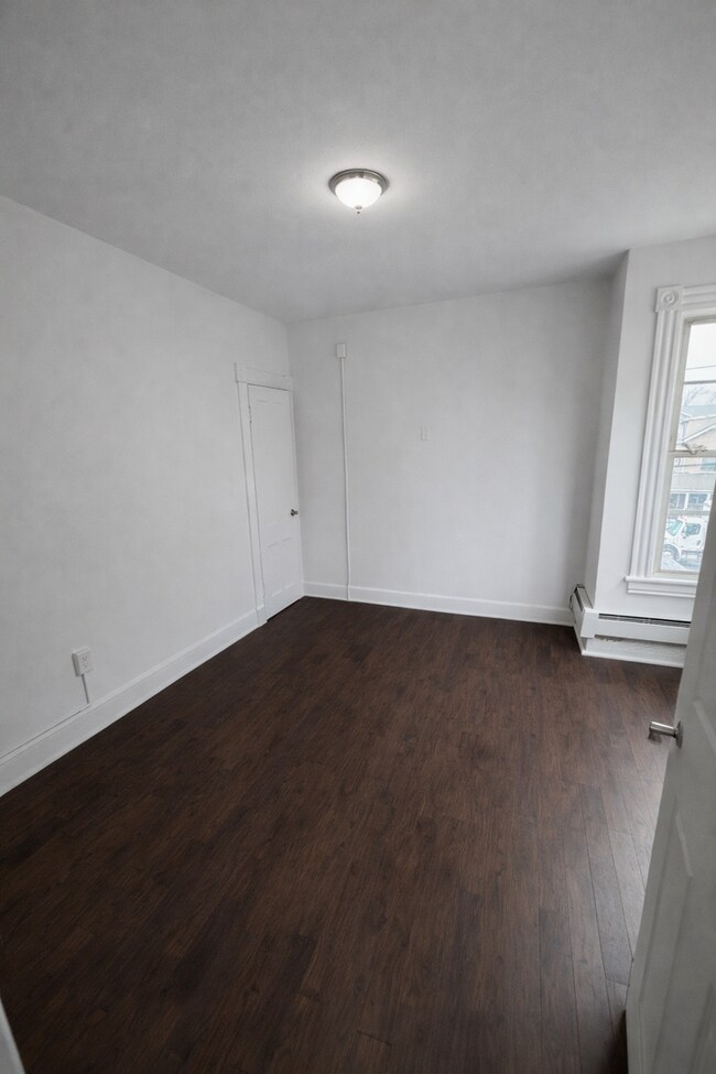 Building Photo - 108 S Main St