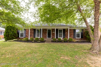 Building Photo - 2901 Creekside Dr