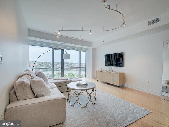 Building Photo - 1111 19th St N