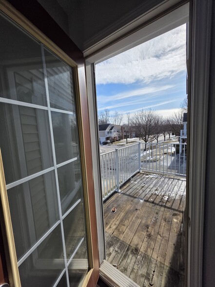 Balcony - 44873 Marigold Dr