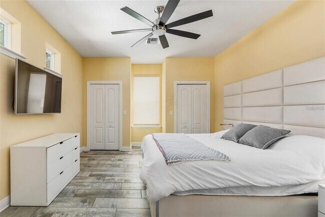 Building Photo - 6914 S Wall St