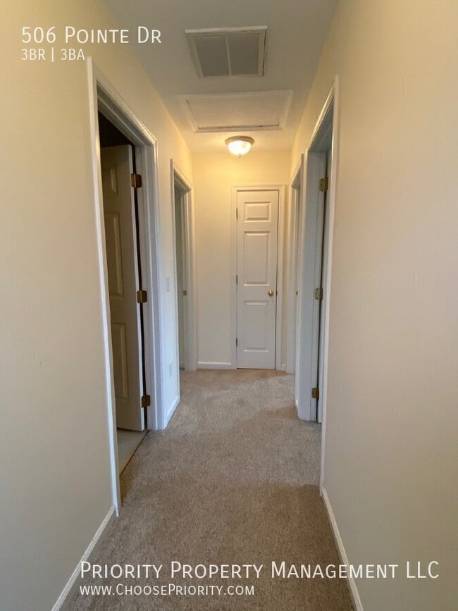 Building Photo - 506 Pointe Dr