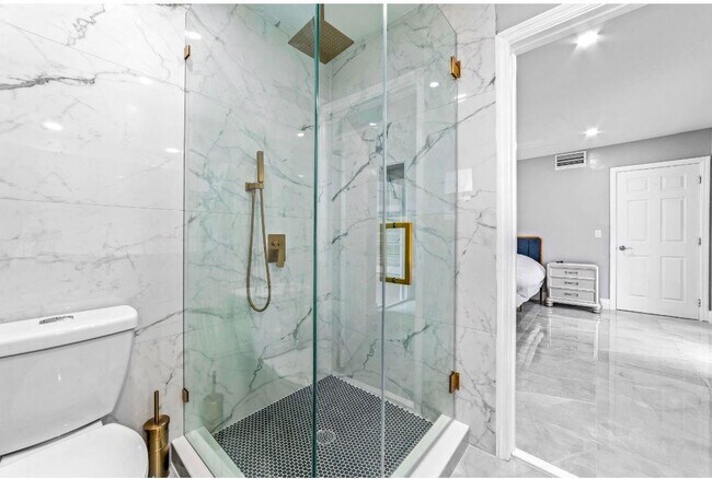 Building Photo - 4811 Hayes St