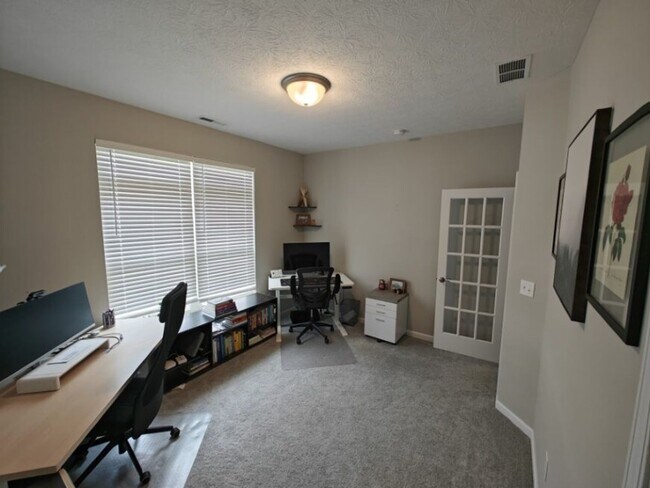 Building Photo - 4332 Foal Dr