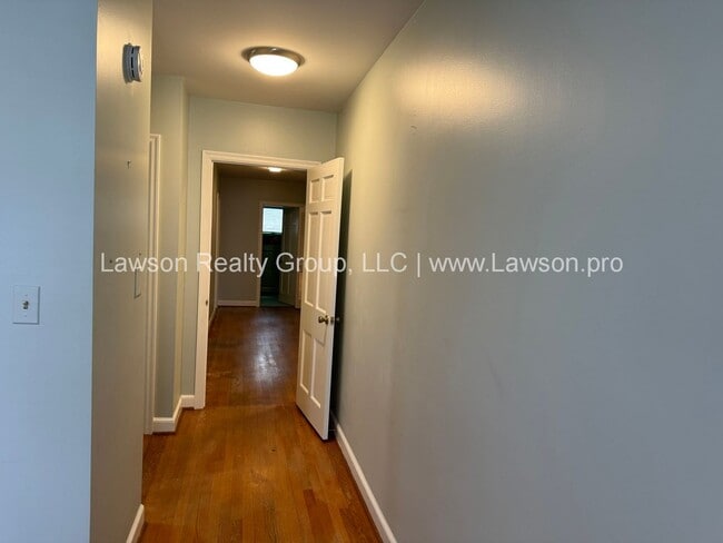 Building Photo - Spacious South Roanoke Home with Lawn Care Included