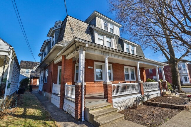 Building Photo - 1104 Elm St