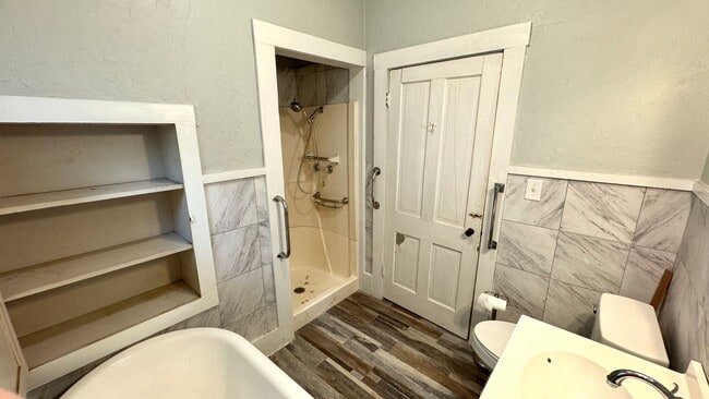 Building Photo - Charming 3-Bed, 2-Bath Home with Bonus Storage!