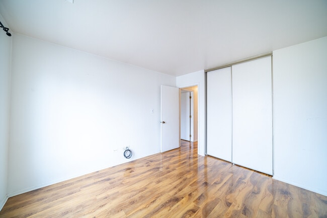 Building Photo - 7020 Barrington Ct