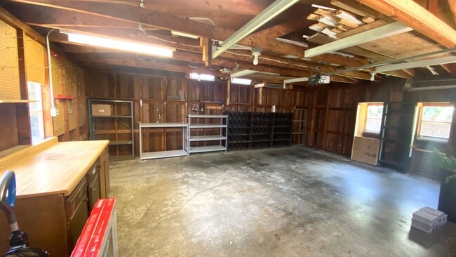 Building Photo - COMINF SOON. 11/14.  Beautiful 3 Bedroom, ...