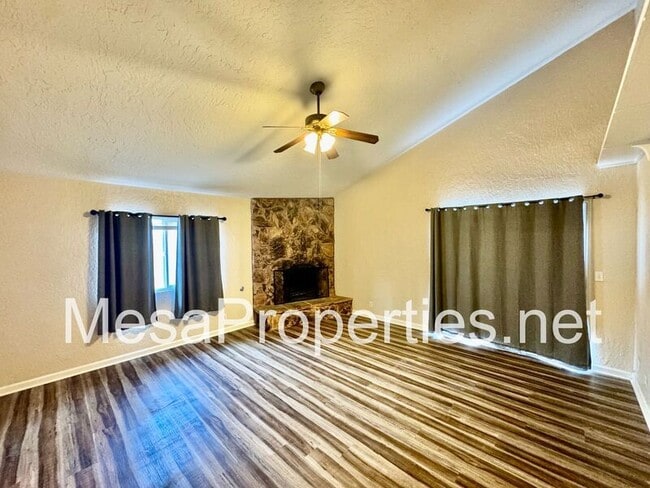 Building Photo - 677 E Highland Ct