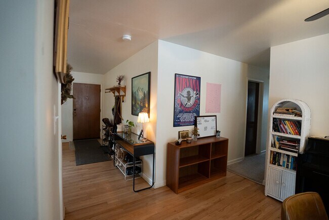 Building Photo - 180 Estes St