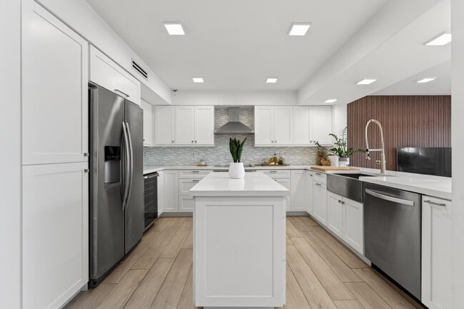 Building Photo - 4945 SW 71st Pl