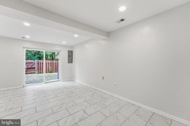 Building Photo - 4200 Gerry Ln