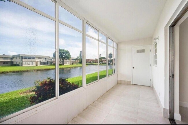 Building Photo - 401 Monaco Way