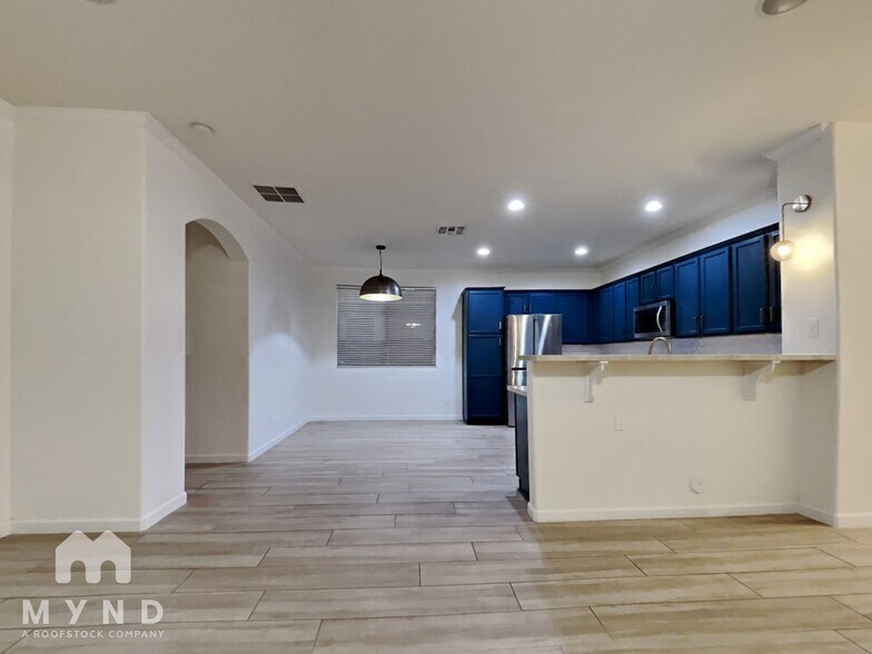 Building Photo - 17964 W Carol Ave