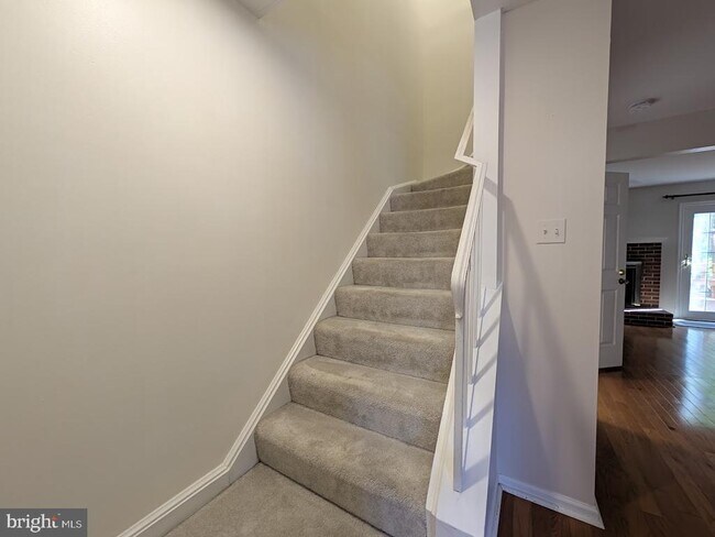 Building Photo - 8241 Clifton Farm Ct