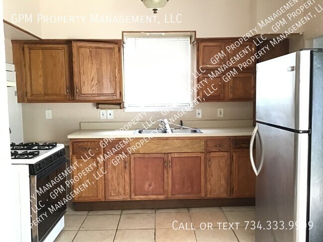 Building Photo - Dearborn Heights Colonial
