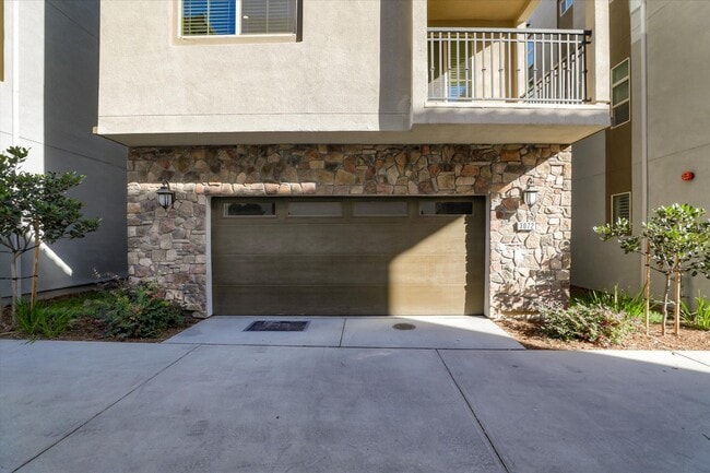 Building Photo - MODERN LUXURY IN SCENIC COMMUNICATIONS HILL LIGHT-FILLED INTERIORS WITH GREENBELT VIEWS