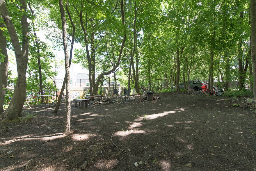 Building Photo - 16 Tuxedo Ave