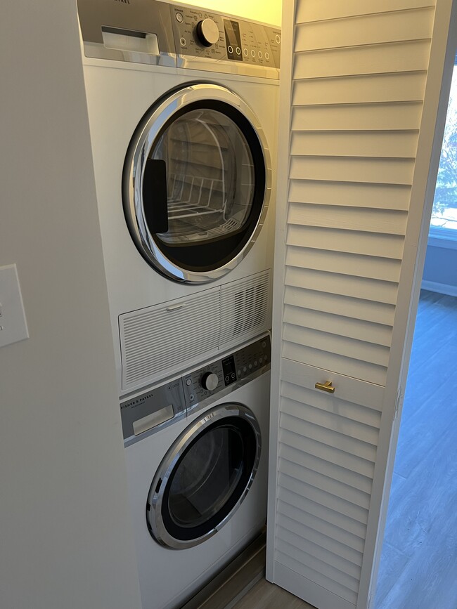 In-unit washer/dryer - 1410 Lehigh Ave