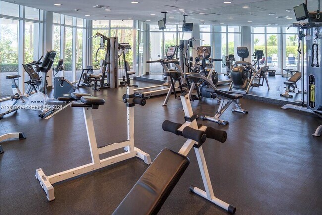 Building Photo - 6515 Collins Ave