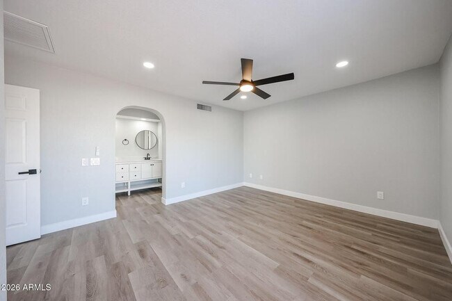 Building Photo - 3951 E Waltann Ln