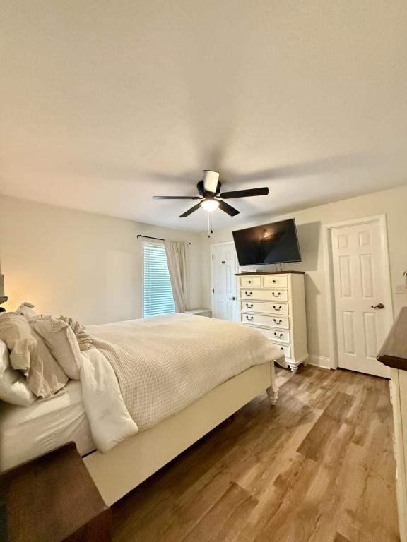 Building Photo - 4829 Wildflower Dr
