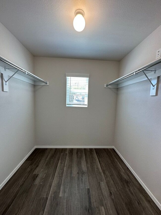 Building Photo - Three Bedroom | Two and a Half Bathroom Ho...