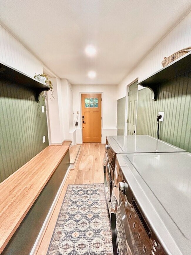 Building Photo - Beautifully renovated 4BR/3BA rambler with wraparound porch and garage