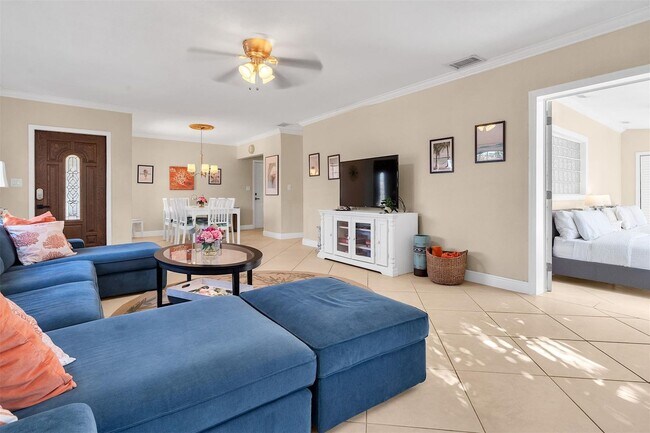 Building Photo - 3221 Seaward Dr