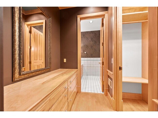 Building Photo - 1560 Bluff Creek Dr