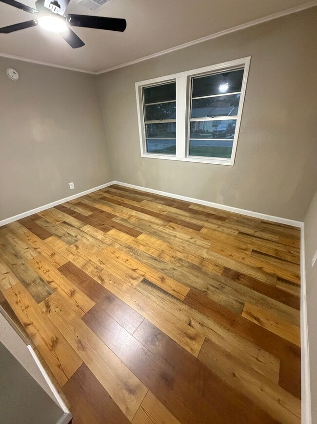 Building Photo - 3 Bedroom, 2 Bathroom Home for Rent in Groves, Tx