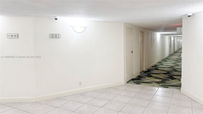 Building Photo - 800 Parkview Dr