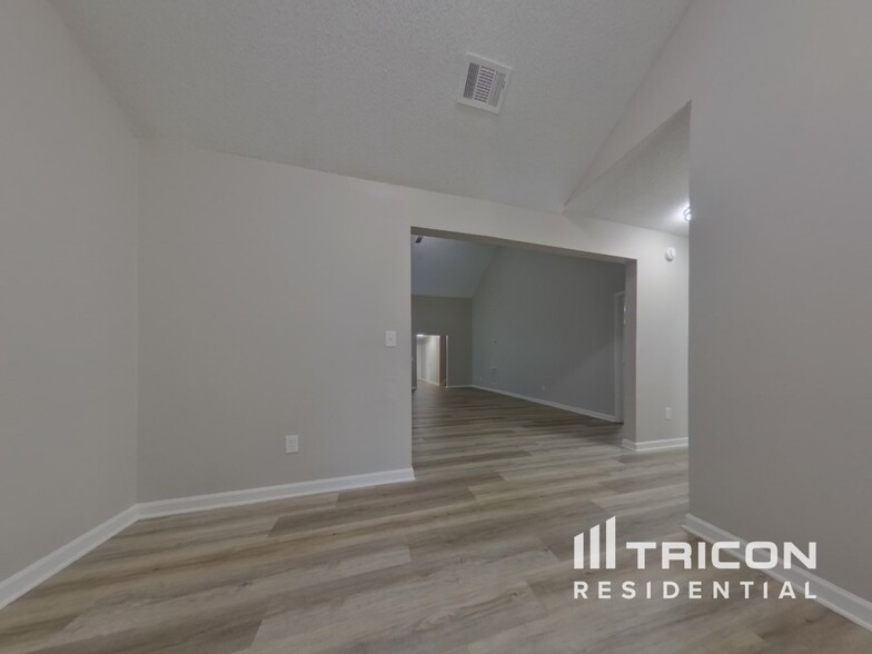 Building Photo - 3011 Summer Breeze Dr