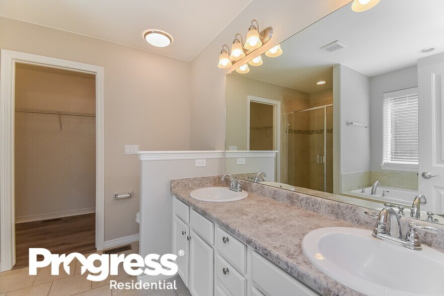 Building Photo - 6863 Phantom Way