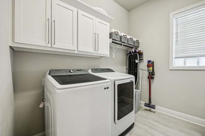 Building Photo - 4871 Lockwood Dr