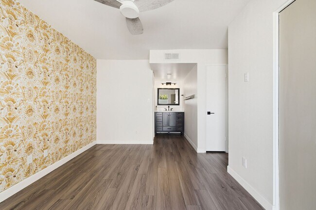 Building Photo - Short-Term Rentals OK *** Less than 2 mile...