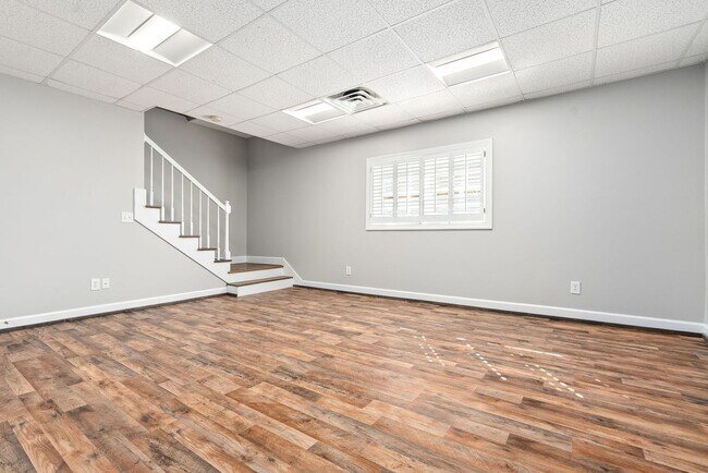 Building Photo - 1902 Hillbrook Cir