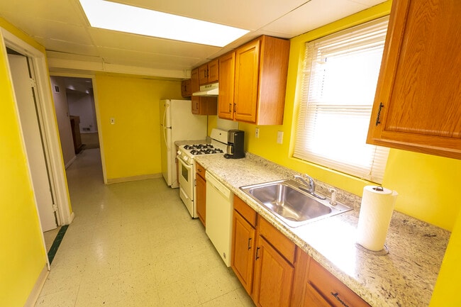 Building Photo - 5501 Auth Rd