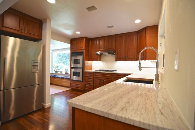 Building Photo - Lake Forest Park Four Bedroom