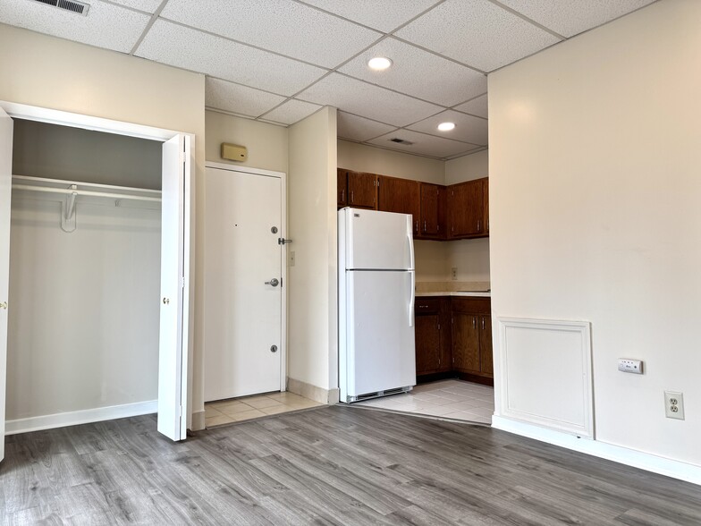 Building Photo - 222 Albemarle St